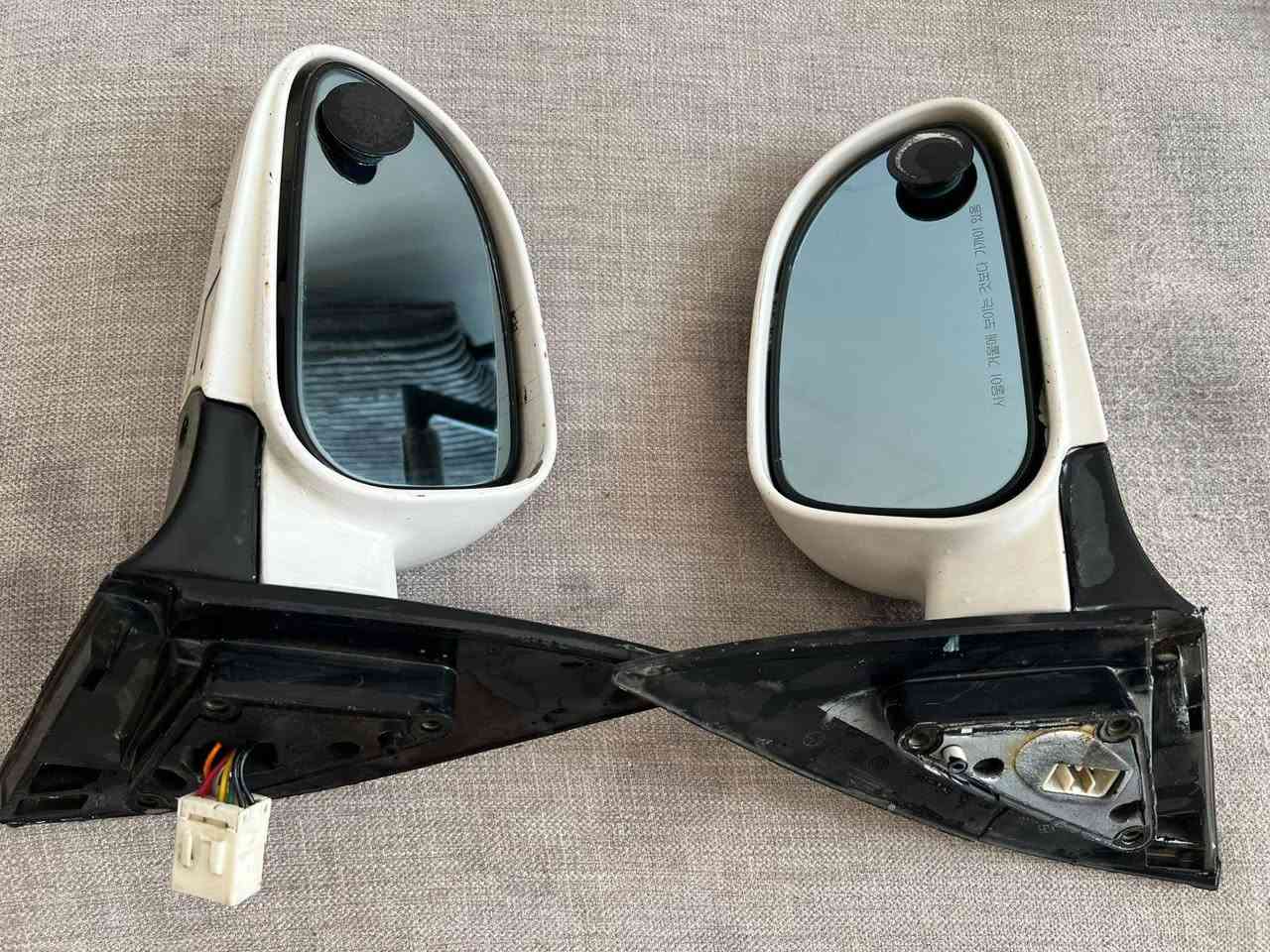 من رخصه الادمن الغالي 

بك لايت لد تجاري اصلي 75 الف
بك لايت تفصيخ 50 الف 
فتحت بنيد 10 الف 
مري شفط اصلي تفصيخ 50 الف 
ويل كب فوسنك هوه والتايرات ثنين جدد وثنين نص عمر 250 الف 
بطاين تفصيخ 60 الف 

***********
