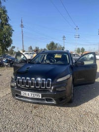 جيب شيروكي بزون ٢٠١٧  فول مواصفات للاخير  كير ومحرك كفالة اقتصادي ٢٤٠٠...