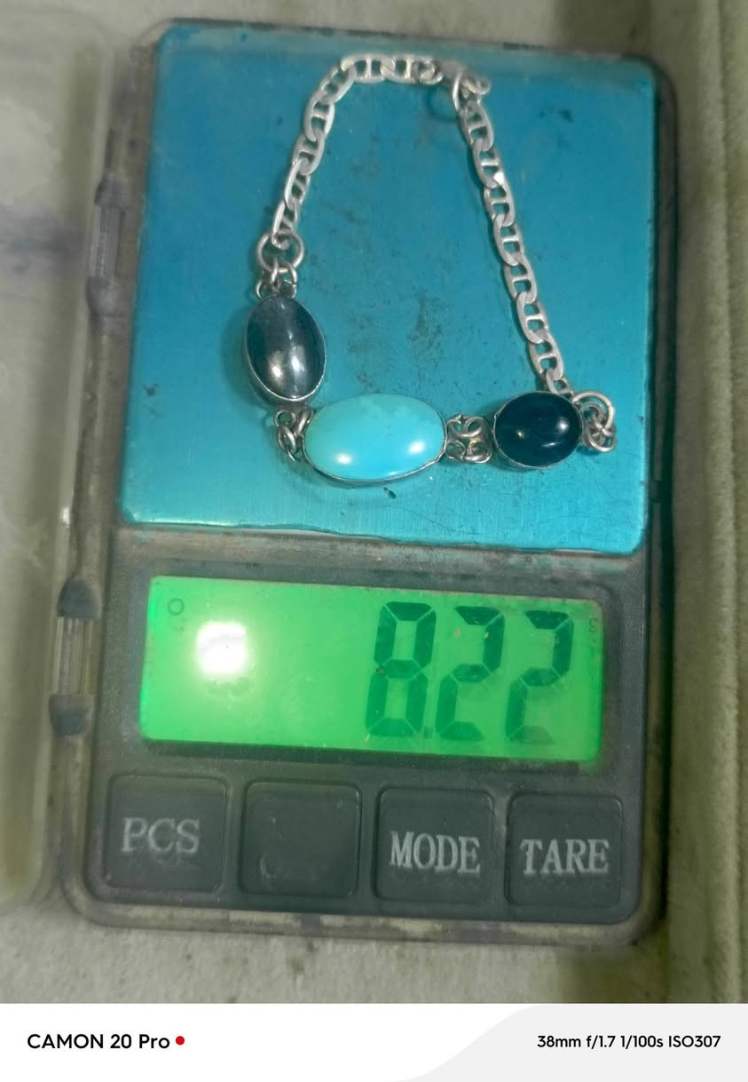 السلام عليكم للبيع شلعه وحده 
144 الف مع العلم بيهن مصور وبيهن قديم
عنوان بغداد الشعب لايوجد توصيل


**إذا كنت صاحب هذا الإعلان وتريد حذفه لأي سبب، رجاءا أرسل رسالة إلى الدعم الفني**