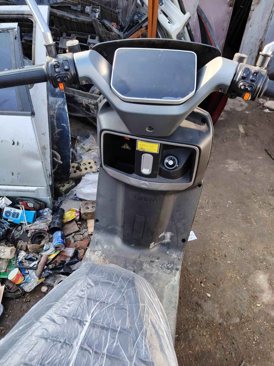 مراوس حسب قناعه قبل شهر اخذته شحن    بكان بغداد بياع  
***********
