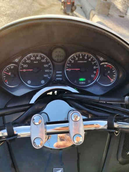 دراجه فوزه للبيع 09 كرستال
***********
كير شغال دراجه نضيفه مكينه خير من الله
تايرات جدد بريكات جدد دهن الالماني بالمحرك
