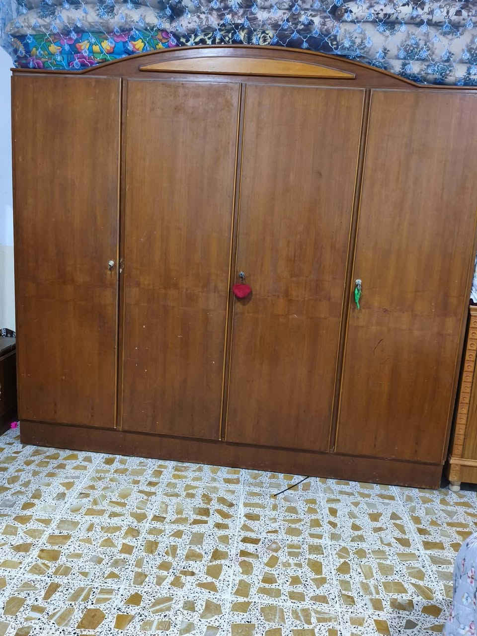 سلام عليكم غرفت نوم البيع سعر ٤٥٠وبية مجال نضيفة صاج القديم عنواني كركوك
حي النداء ***********
