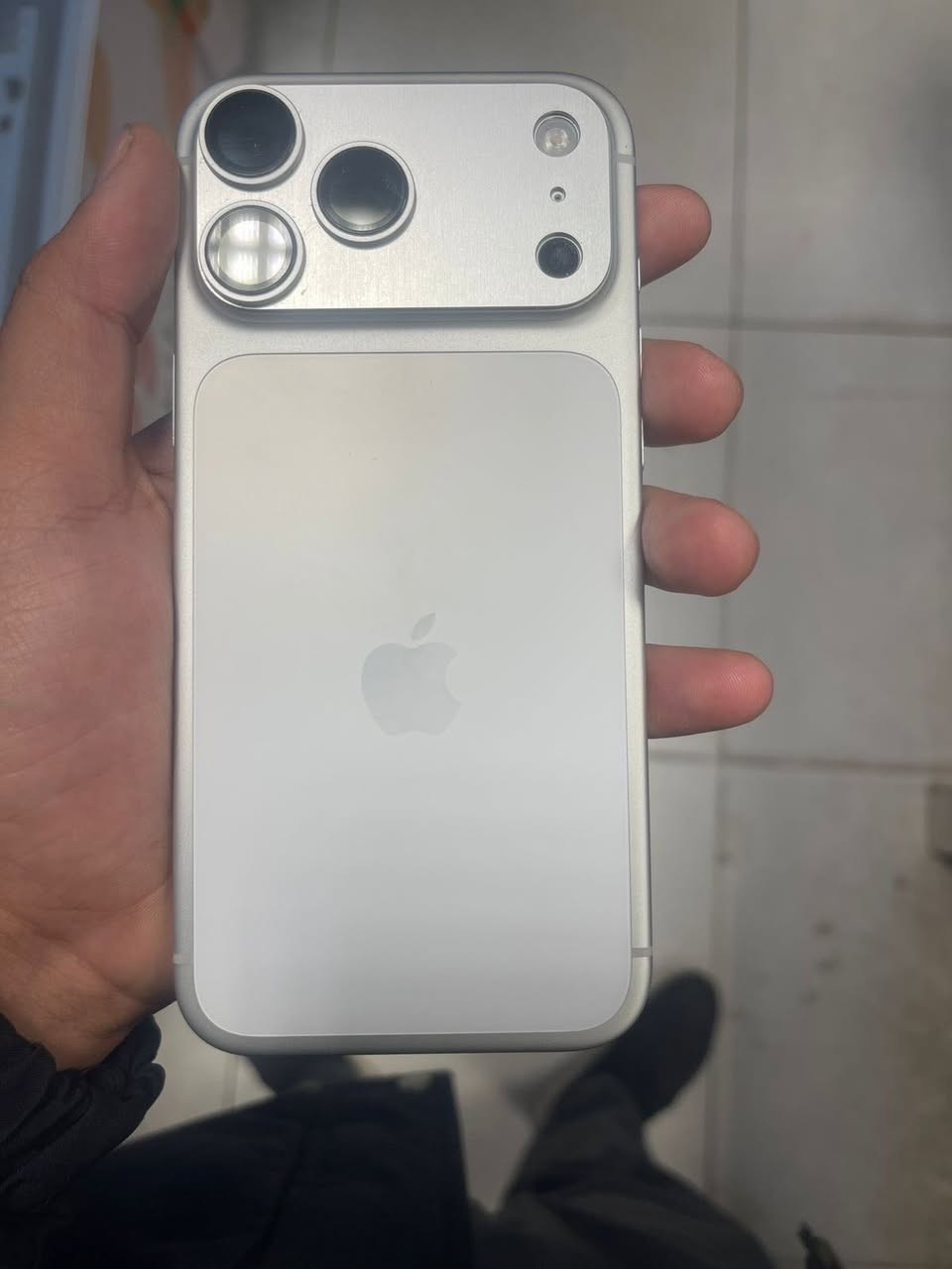 سلام عليكم 17 برو ماكس شريحه الكترونيه مشحون 22 مره بعده بلضمان بطاريه 100 السعر 1725 بي مجال مكاني بغداد حي اور ***********
