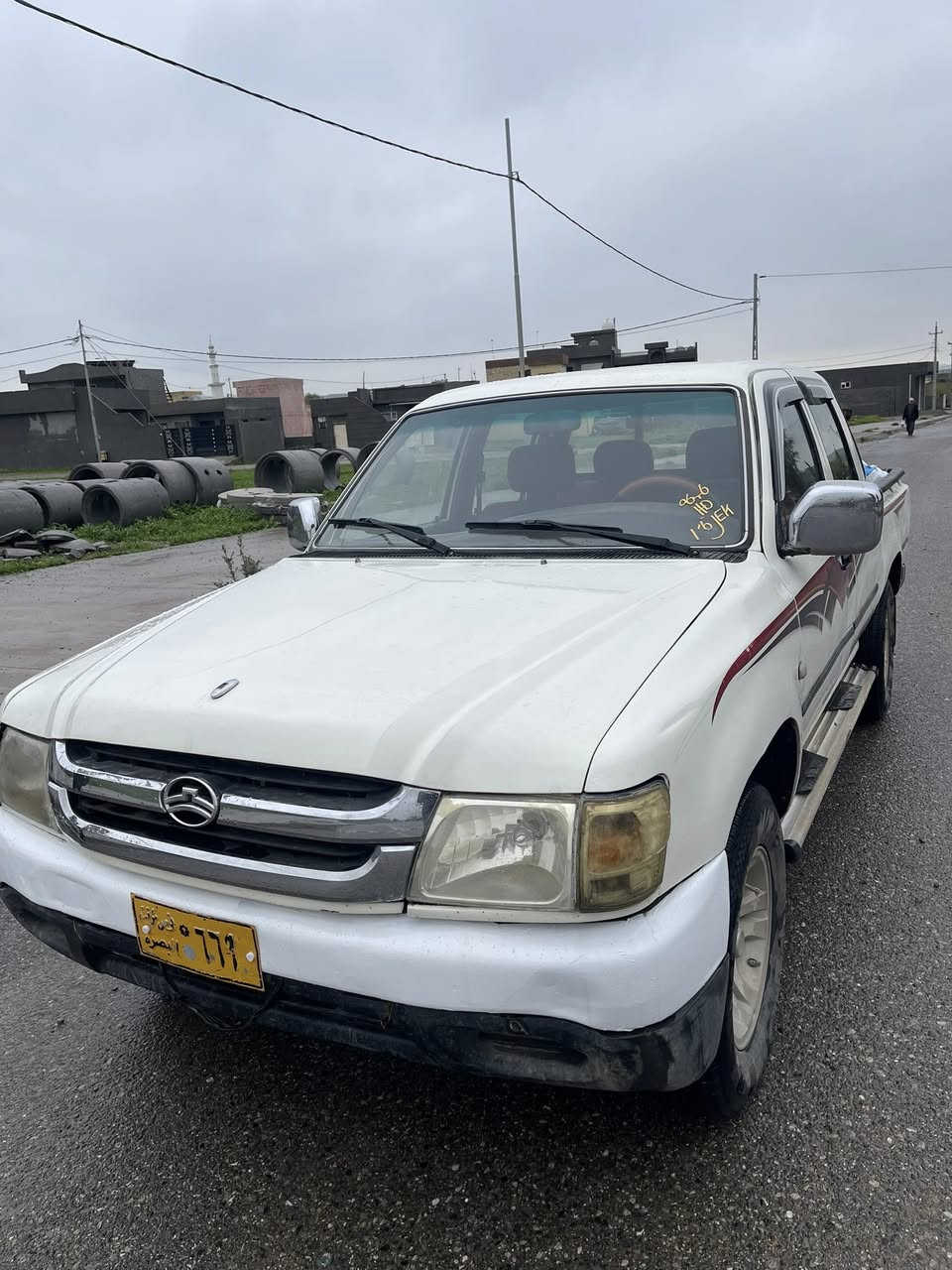 پیکاپ دێر 2007
بێ سبوغ بێ دەعم و لێدران زۆر خاوێنە
کارەبای مەزبوتە 
گێڕو مەکینەی مەزبوت یەک مەسرەفی نیە 
***********
