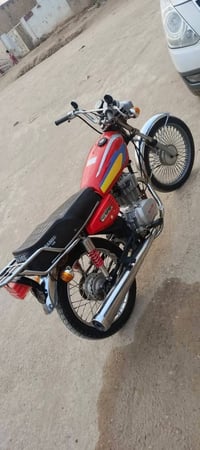 موتوسيكل • اوراق سكنر • قلعة سكر