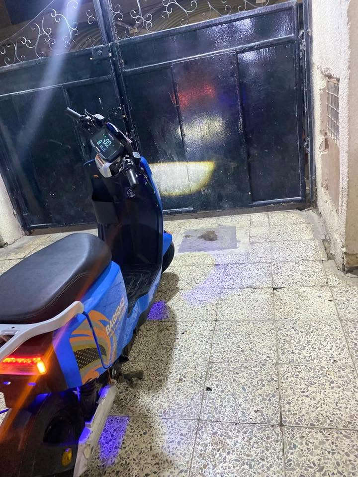 سلام عليكم دراجه شحن للبيع  صندوگين دخلي وخارجي أربع سرع تمشي 80 وبيه قفل سرعه وبيه قفل استيرن وبيه بصمه تفتح وتقفل وتشغيل عن بعد ست بطريات دبل دراجه فول موصفات  رقم تواصل *********** وماسنجر هم موجود السعر وباقي الموصفات خاص
