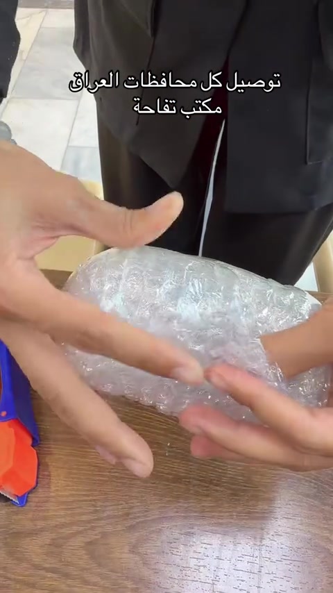 📦✨ التغليف المرتب… أول خطوة حتى يوصل طلبك بأمان! مو بس جودة المنتج هي اللي تهم الزبون، حتى طريقة التغليف تعكس احترافية وشغلك المرتب. لأن أول شي يشوفه الزبون من يستلم الطلب هو التغليف، وإذا كان مرتب ومحكم راح ياخذ انطباع ممتاز قبل حتى يفتح العلبة. بمكتب تفاحة ننصح كل أصحاب المشاريع يهتمون بتغليف طلباتهم، خصوصًا المنتجات الحساسة مثل مستلزمات الكوزمتك، العطور، الزيوت، الكريمات، الصابون، والمواد الأولية. التغليف الصحيح يحمي المنتج من الكسر، التسريب، أو التلف أثناء النقل، ويضمن يوصل للزبون بنفس الجودة اللي طلع بيها من عندك. شلون يكون التغليف الصحيح؟ 👇 ✅ استخدم علبة مناسبة لحجم المنتج، لا أكبر هواي ولا أصغر حتى يبقى ثابت. ✅ لف المنتجات الزجاجية أو القابلة للكسر بطبقة حماية مثل النايلون الفقاعي (البابل راب). ✅ إذا بيه فراغات داخل الكارتون، عبيها بورق أو مواد حماية حتى المنتج ما يتحرك أثناء التوصيل. ✅ أغلق الكارتون بشريط لاصق قوي من جميع الجهات. ✅ إذا المنتج قابل للكسر، حط ملصق (قابل للكسر) حتى شركة التوصيل تنتبه أثناء النقل. ✅ تأكد من تثبيت الغطاء للعبوات حتى تمنع أي تسريب. ✅ اكتب معلومات المستلم بشكل واضح ودقيق حتى يوصل الطلب بدون تأخير. التغليف الجيد مو مجرد حماية للمنتج، وإنما هو رسالة للزبون بأنك تهتم بأدق التفاصيل وتحرص على رضاه. وهذا الشي يزيد ثقته بيك ويخليه يرجع يطلب منك مرة ثانية ويشجع غيره يتعامل وياك. لا تخلي تعبك يضيع بسبب تغليف ضعيف. خصص شوية وقت حتى ترتب طلباتك بطريقة احترافية، لأن التغليف يعتبر جزء مهم من نجاح أي مشروع، مهما كان حجمه. ومكتب تفاحة يوفر إلك مختلف أنواع العلب، القناني، العبوات، وأغلب مستلزمات التغليف اللي تحتاجها حتى تطلع طلباتك بأفضل صورة وتوصل لكل محافظات العراق بأمان. 📦 لأن المنتج المرتب يستحق تغليفًا مرتبًا… والزبون يستحق يستلم طلبه وهو كامل مثل ما انشحن. #مكتب_تفاحة #التغليف_الاحترافي #توصيل_آمن #مستلزمات_التغليف #مشاريع_صغيرة


**إذا كنت صاحب هذا الإعلان وتريد حذفه لأي سبب، رجاءا أرسل رسالة إلى الدعم الفني**