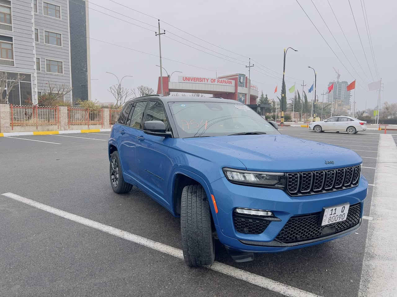 جيب سومت 2023 أعلى فئة بالجيب
فول فول مواصفات فورويل بارنوما 

حادثها قبغ الصندوك وجاملغ خلفي 

وJeep Summit Reserve 4Xe Plug-in Hybrid

هايبرد + بلك أن ( أعلى فئة بالجيب )

العداد: 35 mile فقط

المحرك: 2000 تيربو 380 حصان يعادل مكينة 5.7 هيمي

المواصفات:

5 بصمات

نظام تعليق هوائي ( جكات )

رادار ( امامي - جانبي - خلفي )

قيادة ذاتية

نظام الرؤية الليلية

مستشعر نوم السائق

أربع كامرات محيطية 360

خمسة بصمات دخول ذكي بدون مفتاح

بانوراما

كشنات دبل كهرباء + مساج + تدفئة + تبريد امامي خلفي

ميد اب ديسبلي

أنارة محيطية

نظام الصوت ماكنتوش ( 19 سماعة )

شاشة وسطية + شاشة امام الراكب

كيجات دجتل

فتح الصندوق الخلفي مع حركة القدم

المقاعد الأمامية والخلفية تبريد وتدفئة

مقعد السائق والراكب مساج

حساسات أمامية + خلفية

والقائمة تطول...

مكان السياره بغداد الزعفرانية

السيارة باسمي شخصيا ورقمها مميز حلو
سعرها 41000
اربع دفاتر وعشر اوراق 

***********
