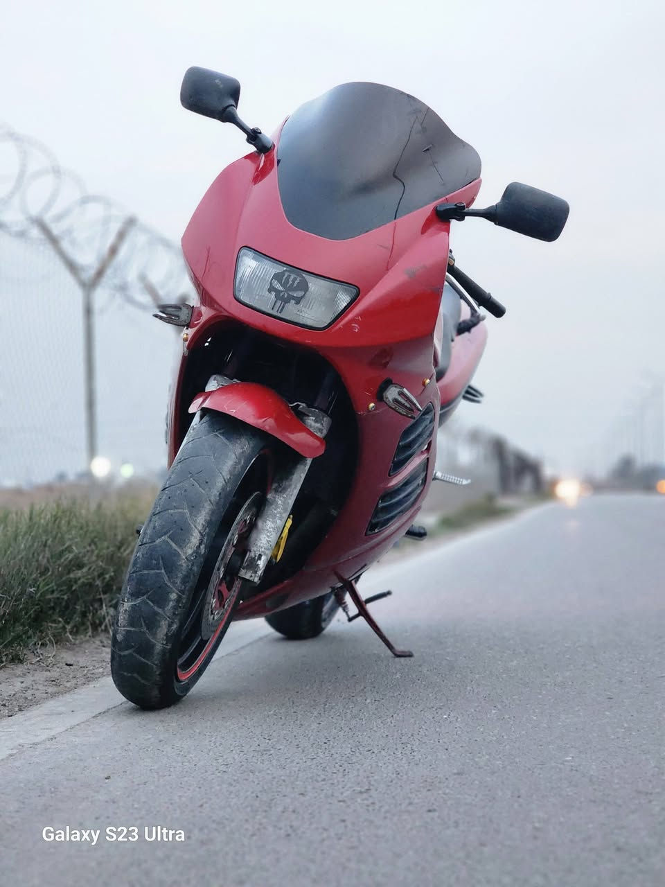 السلام عليكم دراجة Suzuki RF 400 VC للبيع مكينه VC قبق احمر دراجة نشاطها يشك الكاع مكينه وكير خير من الله دراجه حيل حلوه ونظيفه كداكم مثل ما تشوفون الدراجه نقصها بس باتري السعر المطلوب 11 وبيها مجال بسيط حك الجيه مكان الدراجه بغداد جسر ديالى *********** وتساب واتصال
