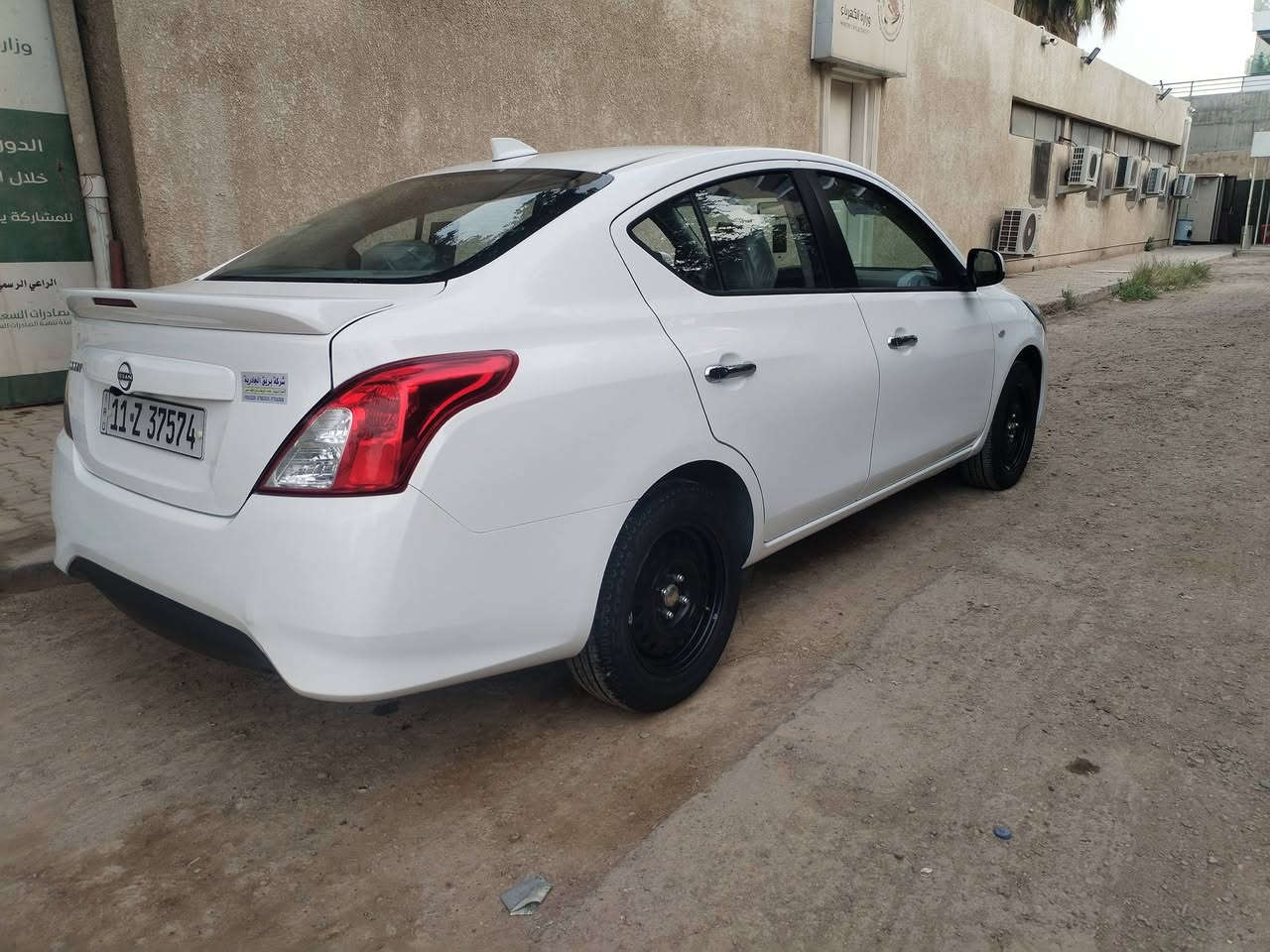 صني  هندي موديل  ٢٤ ام ضمان ٣ سنوات وبعده بالضمان هندي بليته زركه شباك الجديد وعلامه جديده
كفاله عامه من صبغ ماشيه ٢٧ حقيقي شرط الفحص رقم بغداد جديد مكاني بغداد الكرخ حيفا ***********
