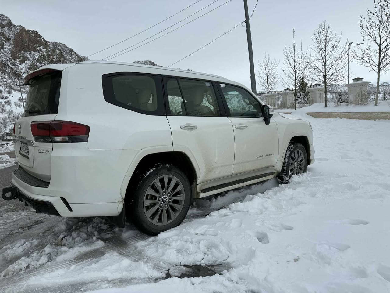 سلام عليكم للبيع او المراوس تيوتا لاندكروز موديل 24اصل بريم فول فول مواصفات لكزز  ماشيه 50الف كفاله عامه فقط بيه بارد بلبنيد المكان بغداد الحريه السعر 690 لتواصل اكثر ***********
