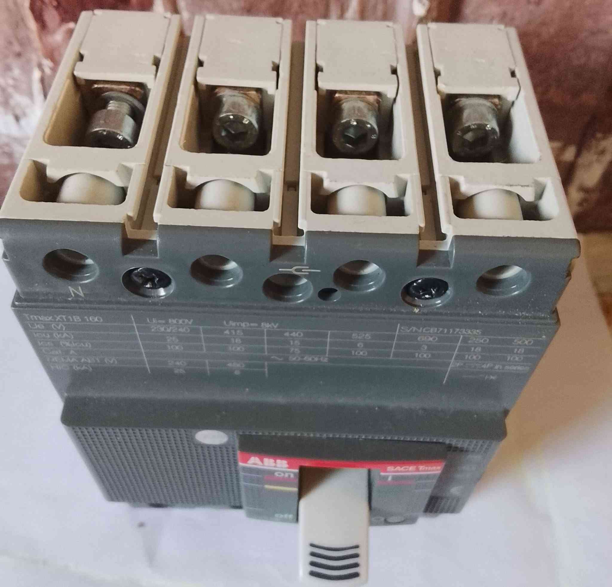ABB 160A prix 5


**إذا كنت صاحب هذا الإعلان وتريد حذفه لأي سبب، رجاءا أرسل رسالة إلى الدعم الفني**