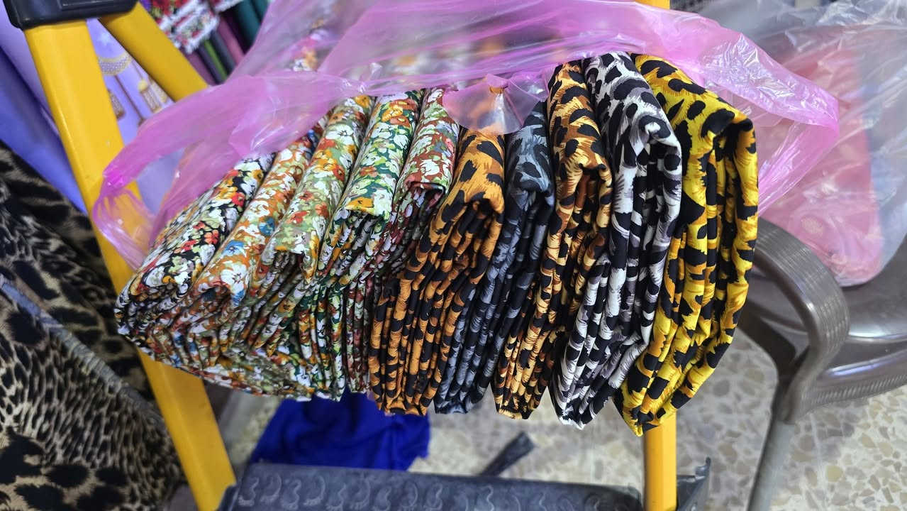 يعلن محل ابو ياسر عن  ‼️تخفيضات‼️
كشمير صيني القطعه 3500
توفر اقمشه كشمير إيطالي 
سعر لقطعه 5000 
يتوفر أيضا قطع ستن وكابوي ولنن وليكرا 
كافة انواع لوازم الخياطه 
ويتوفر قماش همايون سعر المتر 1500
مفرش تخم ثقيل درجة أولى سعر المتر 5000
كل 10مقاعد تخم 7 متر 
تصليح وبيع كافة انواع مكائن الخياطه 
تتوفر اقمشه كودري و جرجيت درجة أولى وكشمير وستن أمتار 
العنوان كميرا جامع ابو الزهراء باتجاه ابو كفه 
مجاور سنتر كميره تتوفر خدمه توصيل 
*********** واتساب
