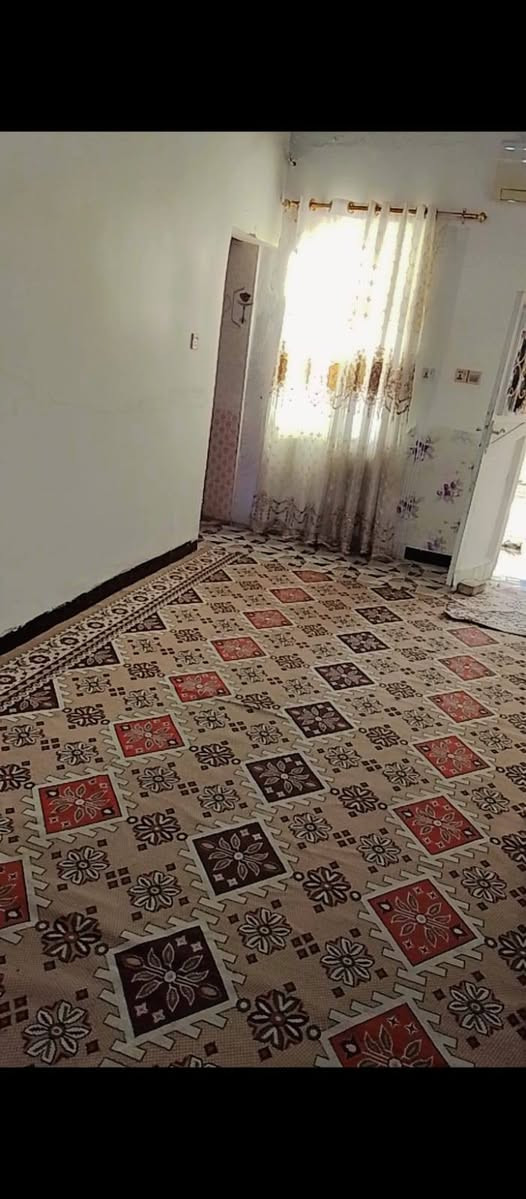 بيت طابو صرف للبيع مساحته 154متر طابقين واجهيه 9ونص الطابق الاول صاله مطبخ غرفة نوم كبيره واستقبال وصحيات وطارمه  تدخل بيه سياره 
الطابق الثاني غرفة نوم ومطبخ  المكان كربلاء حي العسكري قطاع 13قرب حديقه النور يباع نقد وع مبادره السعر 135 للاستفسارع خط ***********
  واتساب ***********
