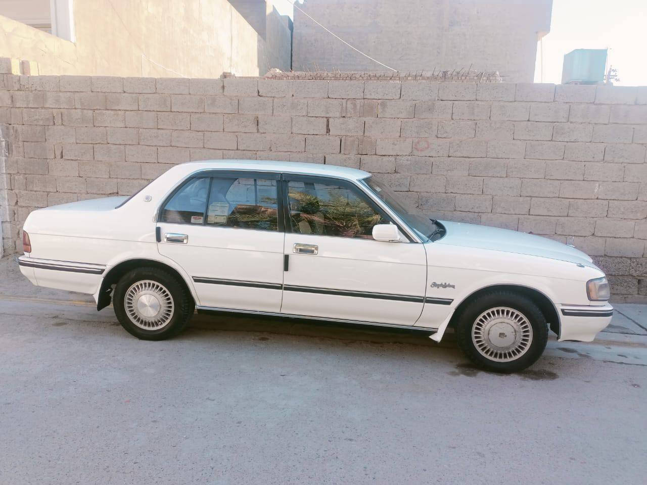 سياره كراون موديل 95 سياره بلاديه ونضيفه  اخت زيرو رقم نينوا مشروع وطني سنويه سعر سياره 85 ورقه ***********
