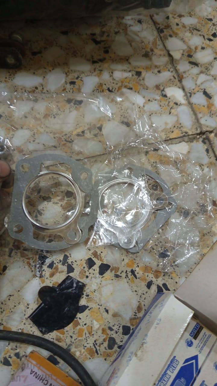 سلام عليكم غراض تفصيخ وجديد وتواير جديد وحاويه وكلشي بصوره للبيع محل علاوي ابن محمد سماوه خشابه مقابل سفان رقمي *********** شراي يجي للمحل ويدلل
