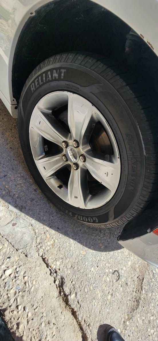 السلام عليكم...
ويل حجم 18 sxt بيه تخم تايرات كود يير الاصلي الامريكي اصلي نظافة 95 بالمية للمراوس مكاني ناصرية...
*********** .....***********
