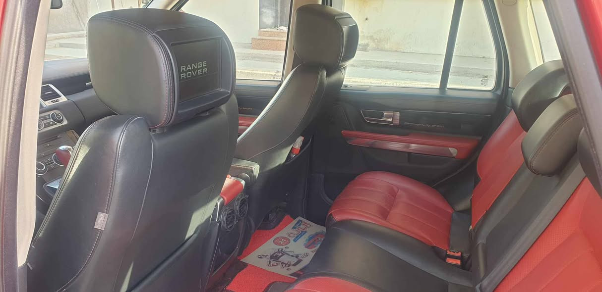 رانج سبورت2012 سوبر جارج السيارة فول مواصفات ماشية140الف مكفولة كير ومحرك وكشر بيهة طخة ومعدلة بارد جاملغ الامامي جهة السائق فقط..مكاني بغداد عارضهة ب160 وبيهة مجال***********
