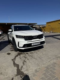 سورنتو ٢٠٢٣ • ماشي ٨٤٠٠٠ • وارد خليجي