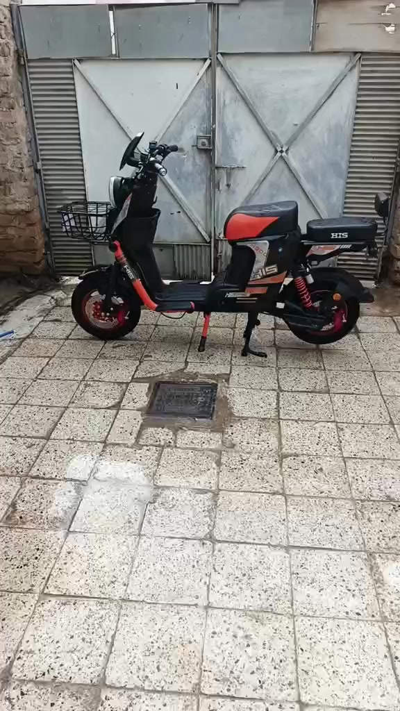 دراجه شحن مكفوله من كلشي الدراجه جديده قبل شهر اخذتها سعر خاص هذا رقم بي واتساب ؤاتصال
***********  ارد ع رقم و الواتساب فقط
