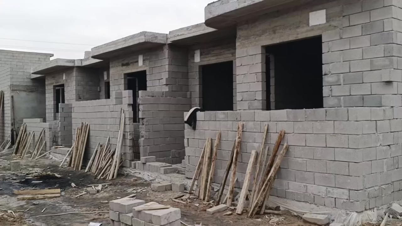 ثلاث هياكل مساحه 110 مربع القوسيات قرب المدرسه الصينيه خدمات كامله تبليط يبعد عنه 150 وصل بلديه سند الزراعي 25 حق التصرف الهيكل الواحد يتكون من غرفتين نوم وهول واستقبال ومطبخ ومشتملات البيت تستلمه كامل ستاره وبيتونه كاملات سعر الهيكل الواحدد
26,000,000 وبي مجال قليل جدا 
الاستفسار الاتصال على الرقم
***********
***********
