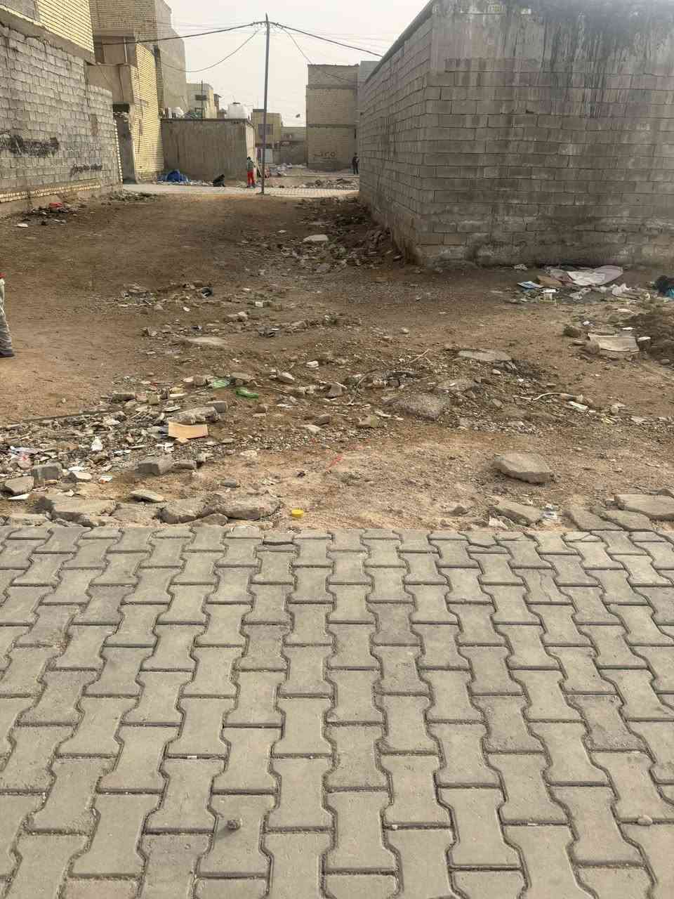 السلام عليكم قطعه ٥٠متر البيع العنوان الدوانم شارع البدراج قرب الطابو السعر ١٧وبيها مجال تصال ***********او مرسله الصفحه
