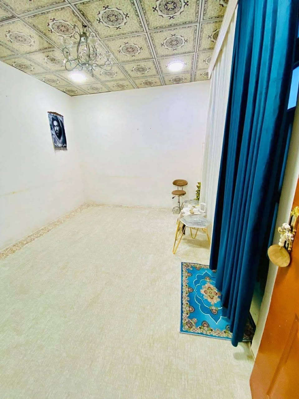 من صاحب البيت

🏡 بيت اللايجار – فرصة حلوة بالنجف  

📍 الموقع: شارع المطار الجديد – قرب أسواق فدك  
📐 المساحة: 58 متر  
 ايجاره فقط 150 الف
✨ موقع مميز وقريب من الخدمات والأسواق  
✨ مناسب للسكن  
يحتوي ع غرفه وصاله ومطبخ وحمام ومكشوفه وسطح


**إذا كنت صاحب هذا الإعلان وتريد حذفه لأي سبب، رجاءا أرسل رسالة إلى الدعم الفني**