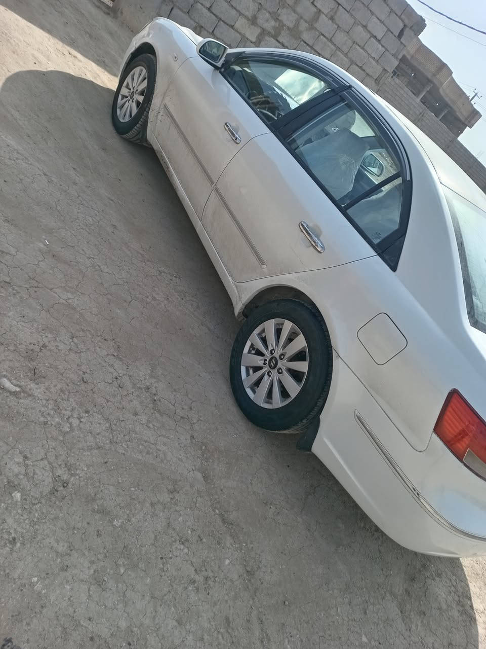 سلام عليكم من رخصت الادمن للبيع سوناتا وارد كوري موديل 2009 مصبوغه جماليه مكفوله من ضربه مكينه 2000 كير ومحرك وصدر خير من الله رقم انبار السعر 98 وبيه مجال قليل غير متواجد ع الفيس مكان السياره فلوجه النساف رقم الهاتف ***********
