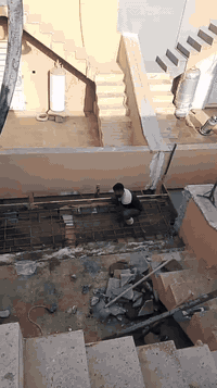 يوجد كادر ترميم البيوت تفليش تأسيس ماء ومجاري لباد فلانكوت صب صبغ تأسيس الكيزر الكهرباء والكيزر الغاز تبديل الخلاط العاطل تركيب الغربي الدفن والعادي تأسيس ماطور ماء وكل مايخص الصيانه المنزليه للاستفسار الاتصال على الرقم يوجد وتساب ***********
