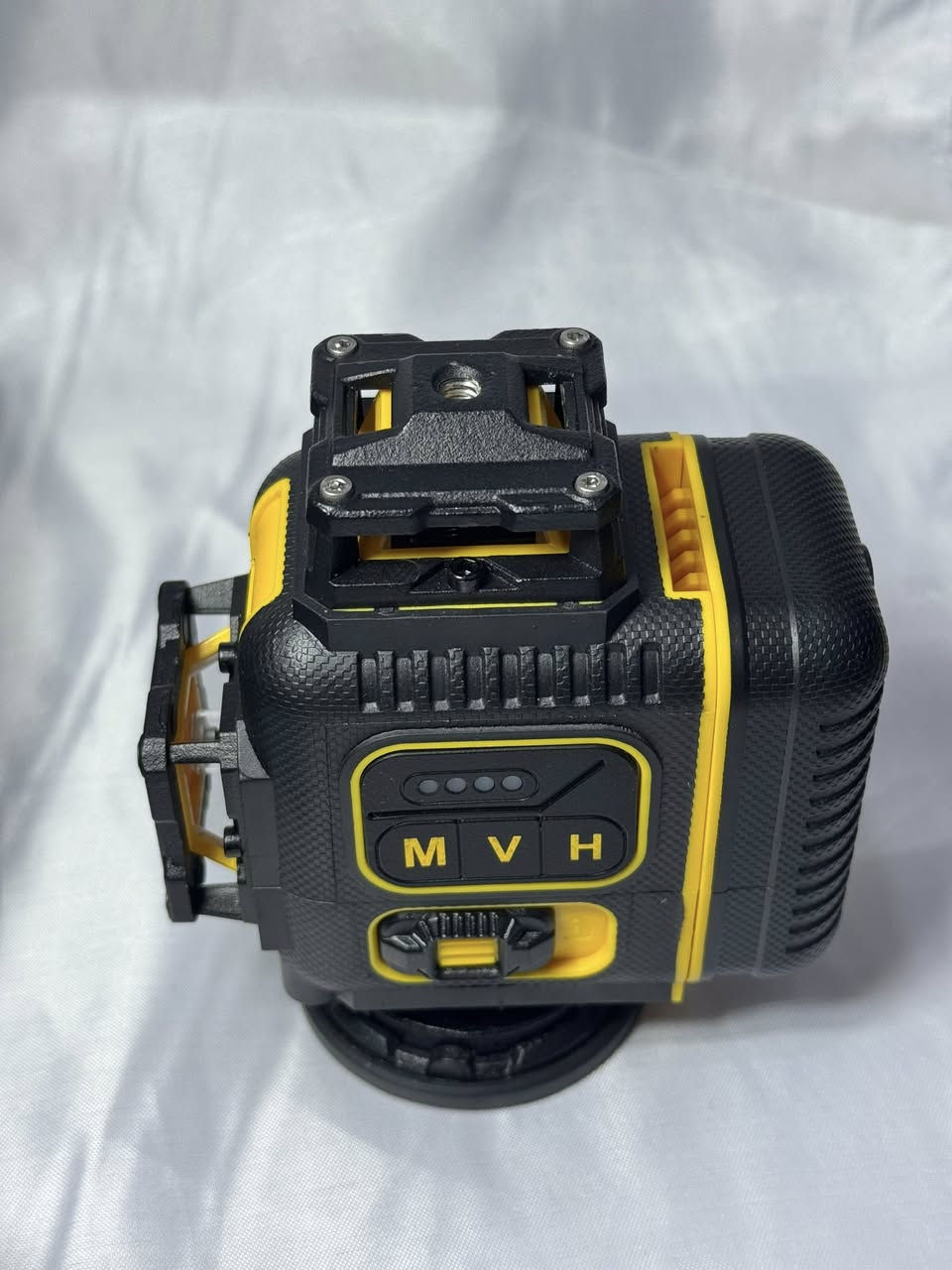 للبيع: ميزان ليزر احترافي
✔️ خطوط ليزر أفقية وعمودية دقيقة
✔️ أزرار للتحكم بالوضعيات (H / V / M)
✔️ مؤشرات LED لحالة البطارية والتشغيل
✔️ تصميم قوي ومتين مناسب للبناء والديكور
✔️ إمكانية تثبيته على حامل (Tripod)

📦 الجهاز جديد مع كامل ملحقاته
💰 السعر: 75,000

تواصل خاص او واتساب ‪+964 773 766 0452‬


**إذا كنت صاحب هذا الإعلان وتريد حذفه لأي سبب، رجاءا أرسل رسالة إلى الدعم الفني**