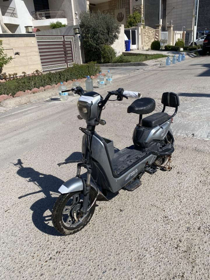 سلام عليكم دراجه لبيع حجم 14بدون بطاريات دراجة كاملة مكملة بس نقص بطاريات هورن لايت أشاير يمنة ويسره السعر 130 وبيها مجال مكاني بغداد زيونة شارع الربيعي رقمي ***********
