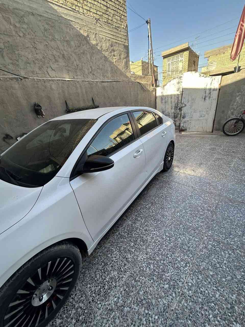 السلام عليكم سيارة للبيع ورد امريكي محرك ألفين دوش سعر ١٢٠ و كلشي موضح بل سونار الصور مكاني بغداد مقابيل باب قاعدة الرشاد ***********
