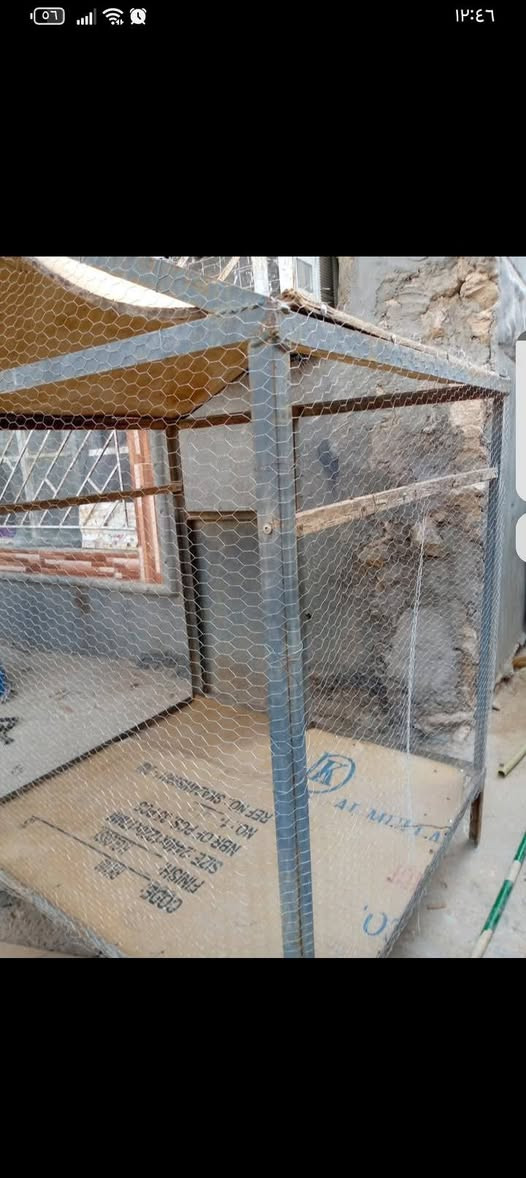 سلام عليكم  متاح قفص للبيع السعر انتصل ***********
