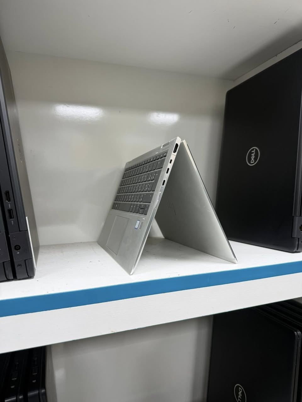 السلام عليكم لابتوب للبيع
نوع hp x360 1030
جيل الثامن
حجم الشاشة ١٣
هارد m.2 256G
رام 16G
معالج core i5
شاشة لمس 
الملحقات شاحنة وجنطة وماوس
السعر ٤٢٥ الف
***********
