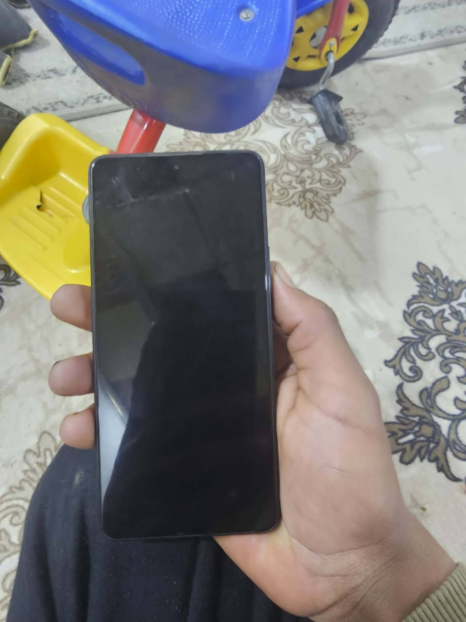 السلام عليكم موبايل للبيع ويرهم مراوس بموطور انفنكس نوت 12 VlPذاكره 256بطاريه 4500 يدعم الشحن السريع السعر 225وبي مجال الاتصال ***********
