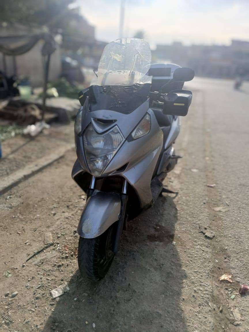 السلام عليكم سفر ونج قديم للبيع دراجه مكينه مكفوله فول مواصفات 600 ccاوفر دشبول نفخ ماصده كرستال اي بي اس جهاز كمبيوتر تشغيل وطفاء او تقفيل عن بعد دراجه كفاله مكينه
 بيه ملاحضات بل بجم مكاني شعب سوق 4000 السعر 14 ونص ***********
