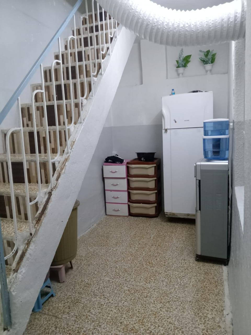 السلام عليكم 
بيت للبيع حي العامل الثانية قرب شارع 60
مساحة البيت 100م باص طابق واحد كاشي 
السعر/60
لتفاصيل اكثر مراسلة الصفحة او الاتصال بالرقم ***********
