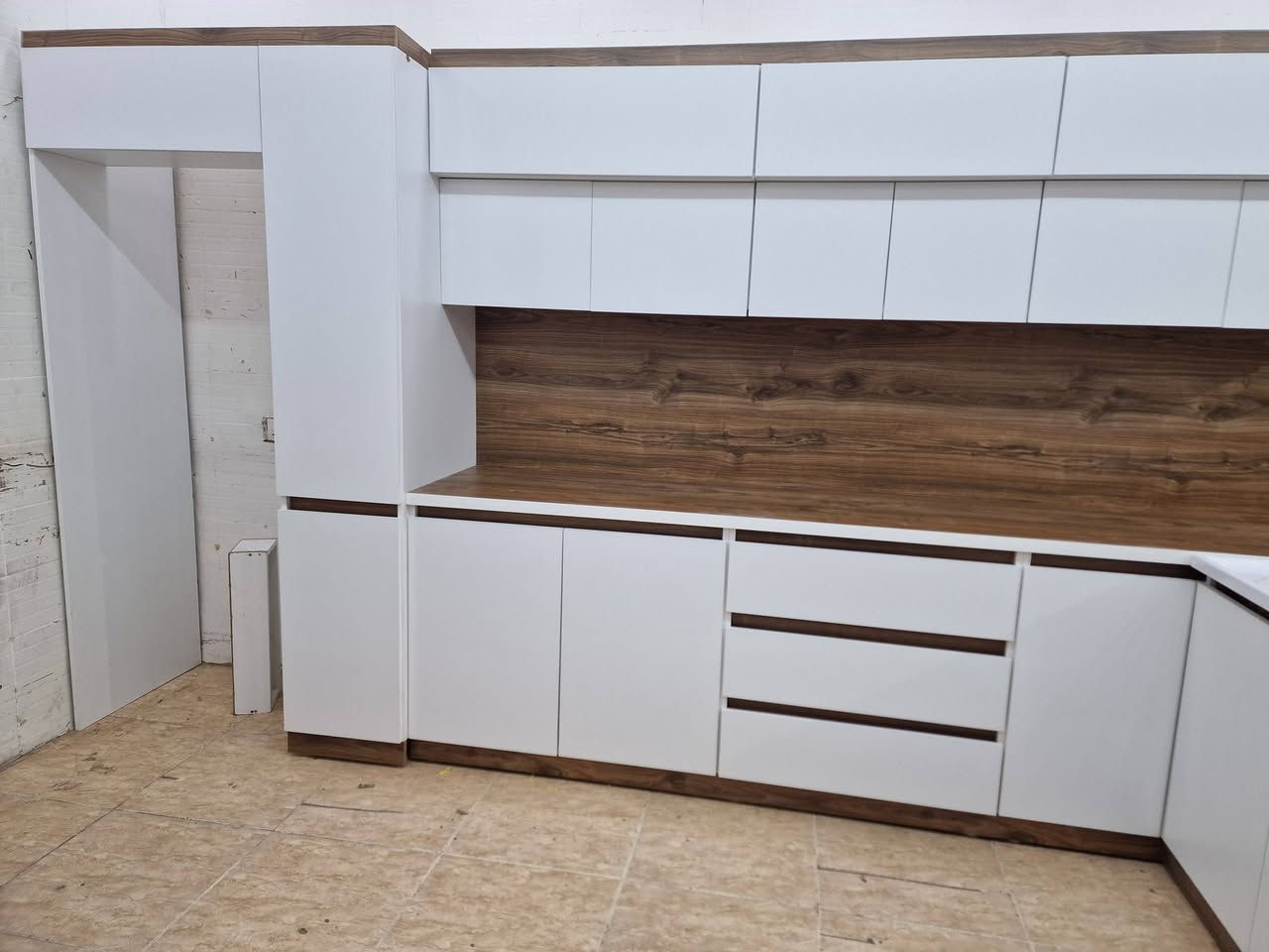 mdf سێتی کەوانتەری تورکی 
تازەیە بەسعری دەستی ٢ئەیفرۆشین 
هیچ بەکار نەهاتوە  
قیاسی درێژی کەوانتەو 4 مەتر 
سنگەکەی٢مەتر 
ناونیشان /سلێمانی /کانیسپیکە/خوارمزگەتی تەبای
📲0772 517 79 19
واتسئەپ و ڤایبەریان لەسەرە 
گەیاندن هەیە بۆ تەواوی عێراق🚚🚚🚚
