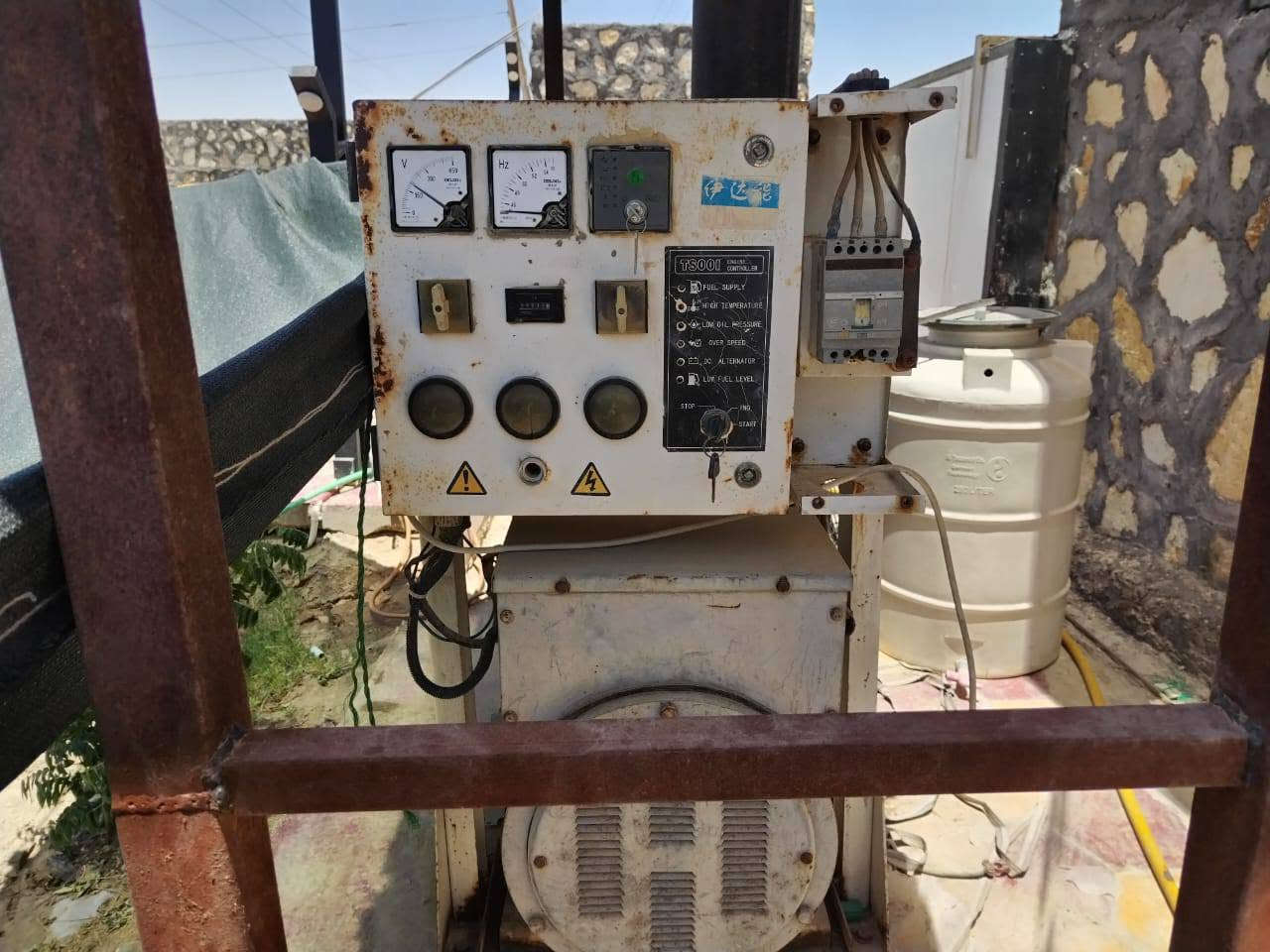 سلام عليكم مولده بيركن صيني 50Kv مشتغل قليل  نقص بطاريه وراديتر مثقوب السعر $30وبيه مجال رقم التصال ***********
