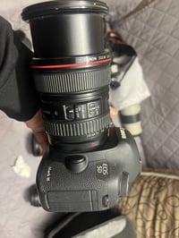 كانون 5d mark3 نظافه 97‎%‎ بدي +عدسه 24.105 وشاحنه واحزام وبطاريات 2 و...