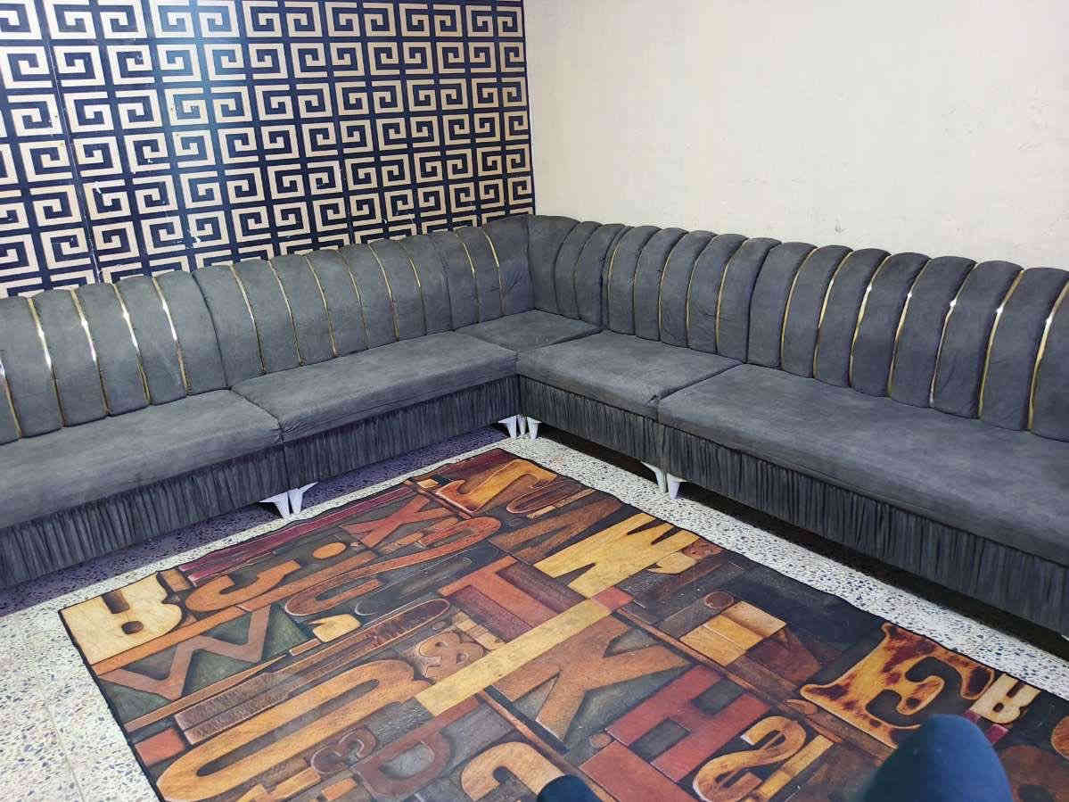 ديوان 11 مقعد للبيع نضيف بدون اي ضرر ب190 
‭***********‬
