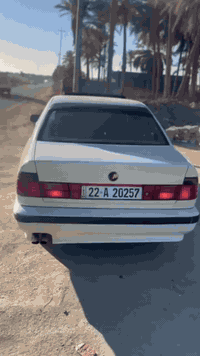 السلام عليكم
السيارة كفالة عامة من ضربة من كص من اصوليات 
للبيع BMW 535 
موديل 1991 لون ابيض رقم اربيل دولي الجديد مكينة كير ميماتي شرط كفالة حدادية امامي خلفي جديد تخم تاير جديد تبريد تدفئة بيه مكانات صبغ قليل غرفة ماروني ملكي 
سلايد جام سنتر لوك تقفل ٤ ابواب ٤ جام وسلايد شرط ترايك للشمال يله اكاتبك تريد تحويل تريد وكالة الشراي يتصل رقم الهاتف *********** مكان السيارة كربلاء السعر 75 $

