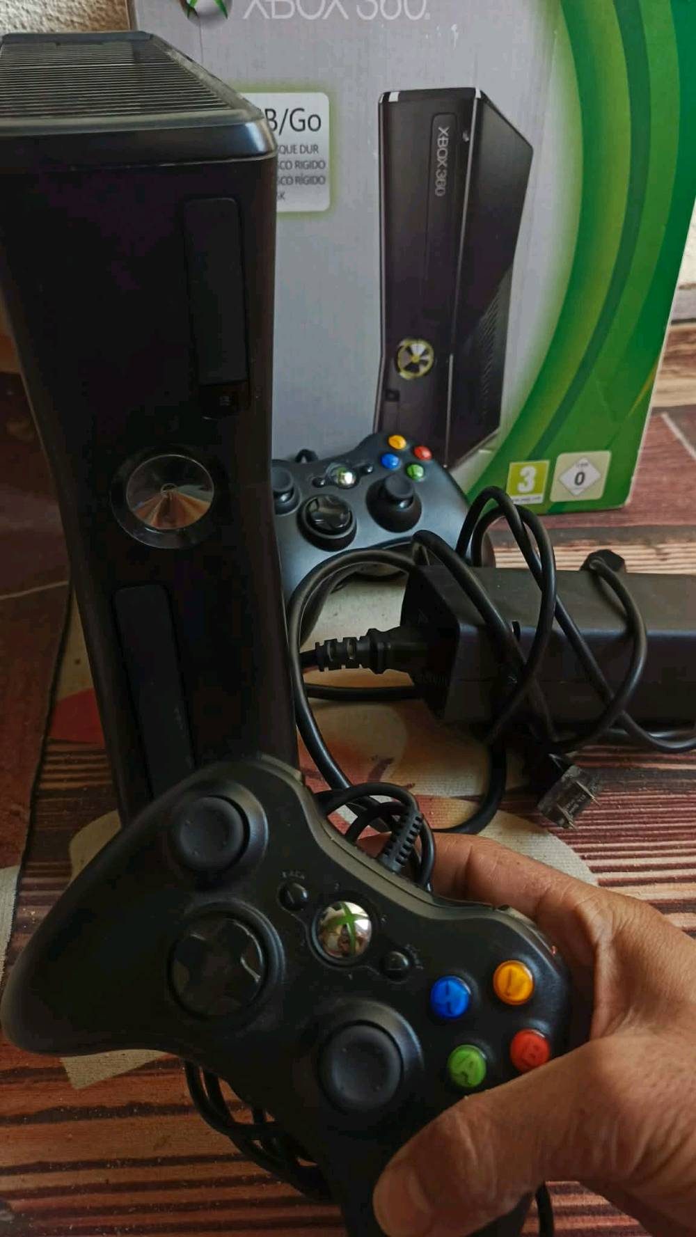 السلام عليكم اكس بوكس 360 بي 81 لعبة نظيف كلش  مستخدم قليل كاملة ملحقاته والكارتونة اربط والعب مكاني كربلاء السعر 90 سبب البيع عدم التفرغ 
 اليريدة يراسلني 
كربلاء حي الحر الثورة ماعندي توصيل