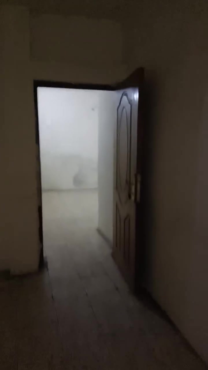 مشتمل ايجار بجوار أسواق حجي حسين شارع زين العابدين طابق اول ب350مكتب السيد ***********
