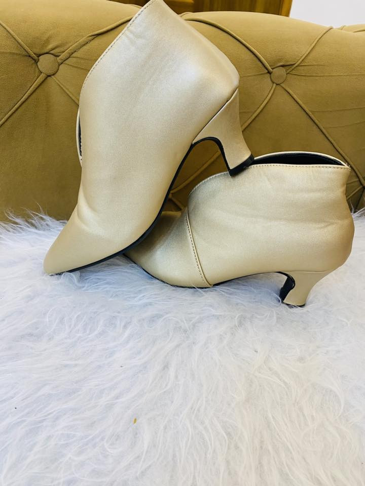 احذيه نسائي رجالي كل صوره سعرهه جواهه
يوجد توصيل داخل النهروان

***********
