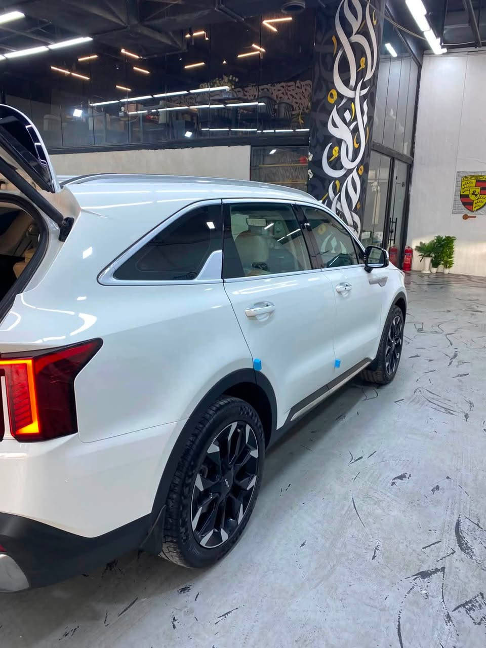 سورنتو KIA 2025 
رقم اربيل 
تحويل مباشر 
السيارة جديدة لوك
مكفولة كفالة عامة
محرك 6 سلندر 
وارد خليجي 
ماشية 28،000 
المواصفات 
مقاعد مخمل رصاصي 
تحكم المقاعد كهربائي 
كاميرا واحدة 
سقف حديد 
بصمة
تشغيل عن بعد 
دخول ذكي 
گير ماوس 
نظام اوتو هولد 
صندوق كهربائي 
ثلاث قطع تبريد 
حساس امامي و خلفي 
وبقية المواصفات المعروفة 
الاضافات / دوشمة جلد اصلية + چادر اصلي 
السعر 31،000 $ يعني 3 دفاتر و 10 ورقات 
مكان السيارة بغداد 
للاتصال ‭***********‬

