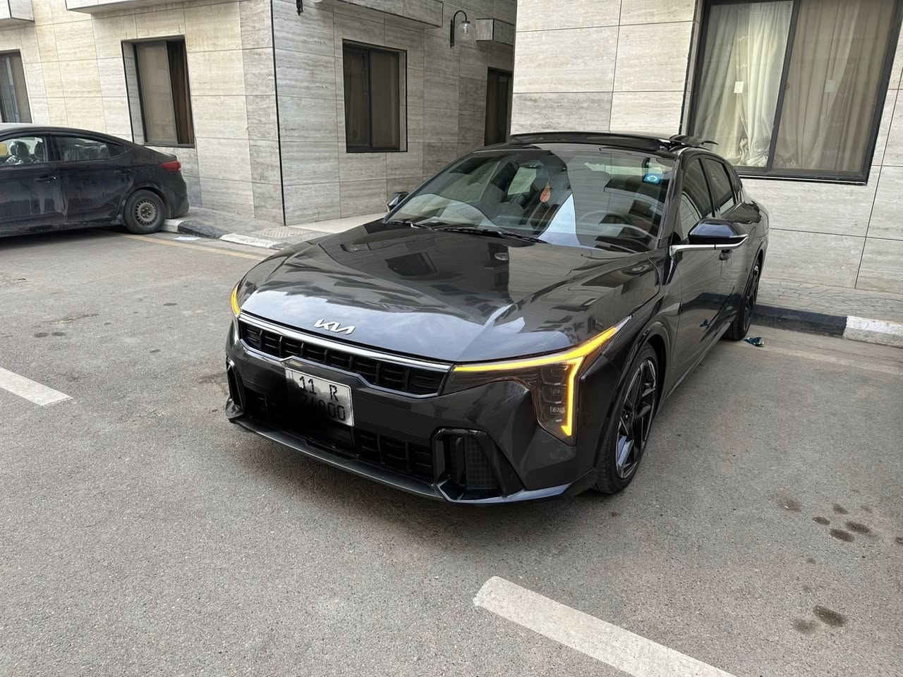 السلام عليكم لبيع كيا K4 
2025 فول موصفات 1/1
سياره وارد امريكا الضرر كما موضح بلصور 
بدون يرباك بدون دواخل 
فقط تعديل بل حوض 
و شاصي خلفي ايمن 
ماشيه ٧ الف 
رقم بغداد باسمي تحويل مباشر 
دخول جديد 
مكان سياره بغداد  
الاستفسار ***********
