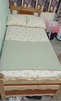 سرير • غرفة خشب • للبيع