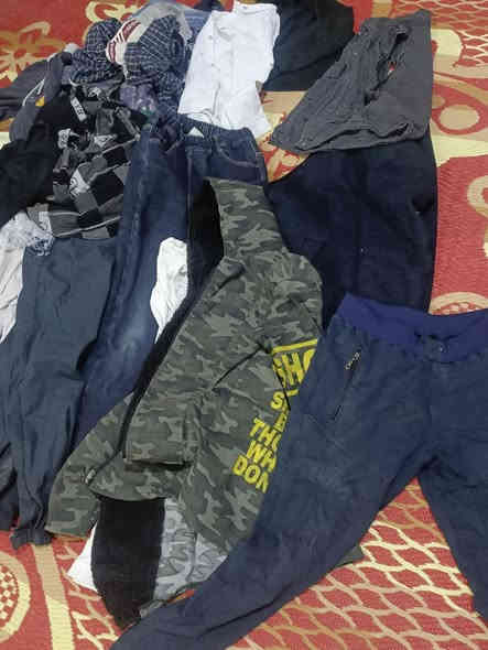 هذني ملابس اللي يريدهن هذا رقمي بيهن مال شباب وبيهن مال اطفال وبيهن  مال نساء 07810722 078 المكان نجف حي نيسان مقابيل العسكري
