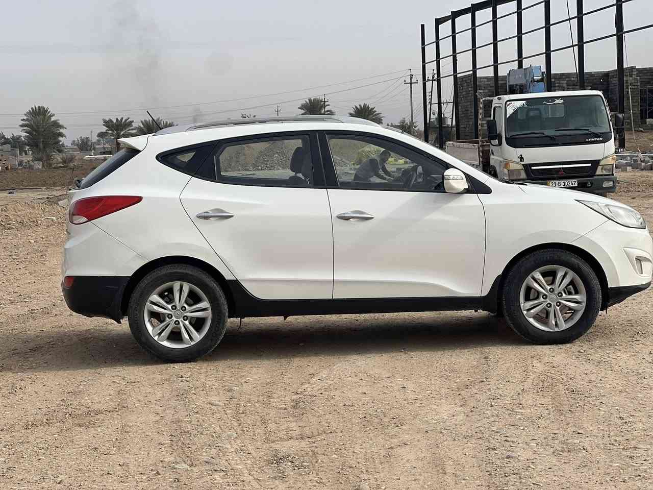 سلام عليكم 
توسان2011خليجي
فول موصافت مكفوله 
بيها بس بل اهلال مال الجملغ شويه 
السياره ما نقصها ايشي صدر محرك كير كله كفاله 
الشراي يتصل***********
